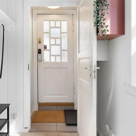 Historic House In The Middle Of The Center Bergen