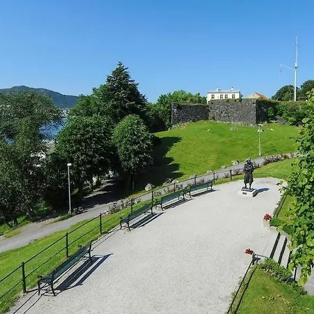 Historic House In The Middle Of The Center *