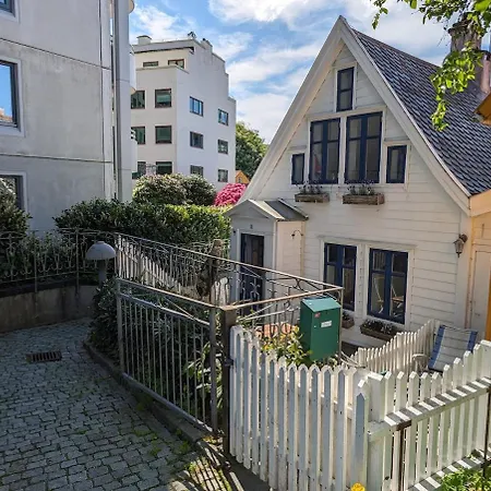 Historic House In The Middle Of The Center Vakantiehuis Bergen
